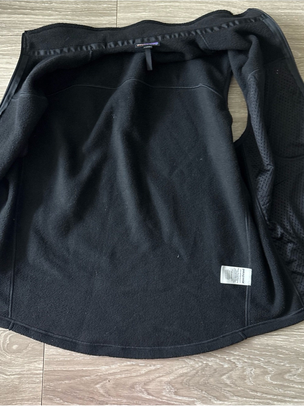 Patagonia Black Fleece Vest - Picture 4 of 5